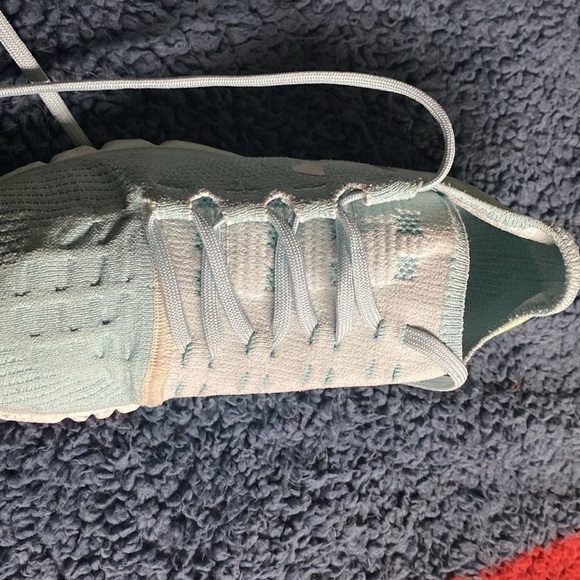 Never used wrong size. Beautiful color & shoe. 7 1/2 Under Armor - Picture 3 of 9